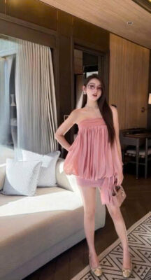 váy hồng xếp tầng 